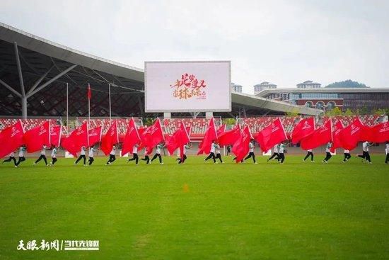 在谈到奥纳纳时，滕哈赫表示：“当奥纳纳离开球队之后，我们在门将位置上还是有很多球员可以选择的，这其中包括巴因德尔和汤姆-希顿，所以我们在这方面没有什么问题。